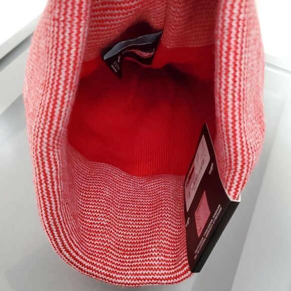 Chicago Bulls NWT Pom Beanie Ultra Game Officially Licensed Hat Red Raised Bull - Picture 4 of 7